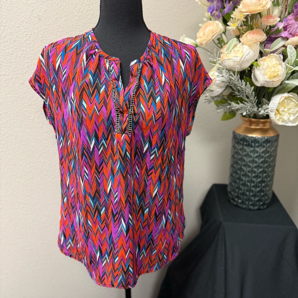 2/$20 Valerie Stevens Multicolor Chevron Print Blouse – Size M